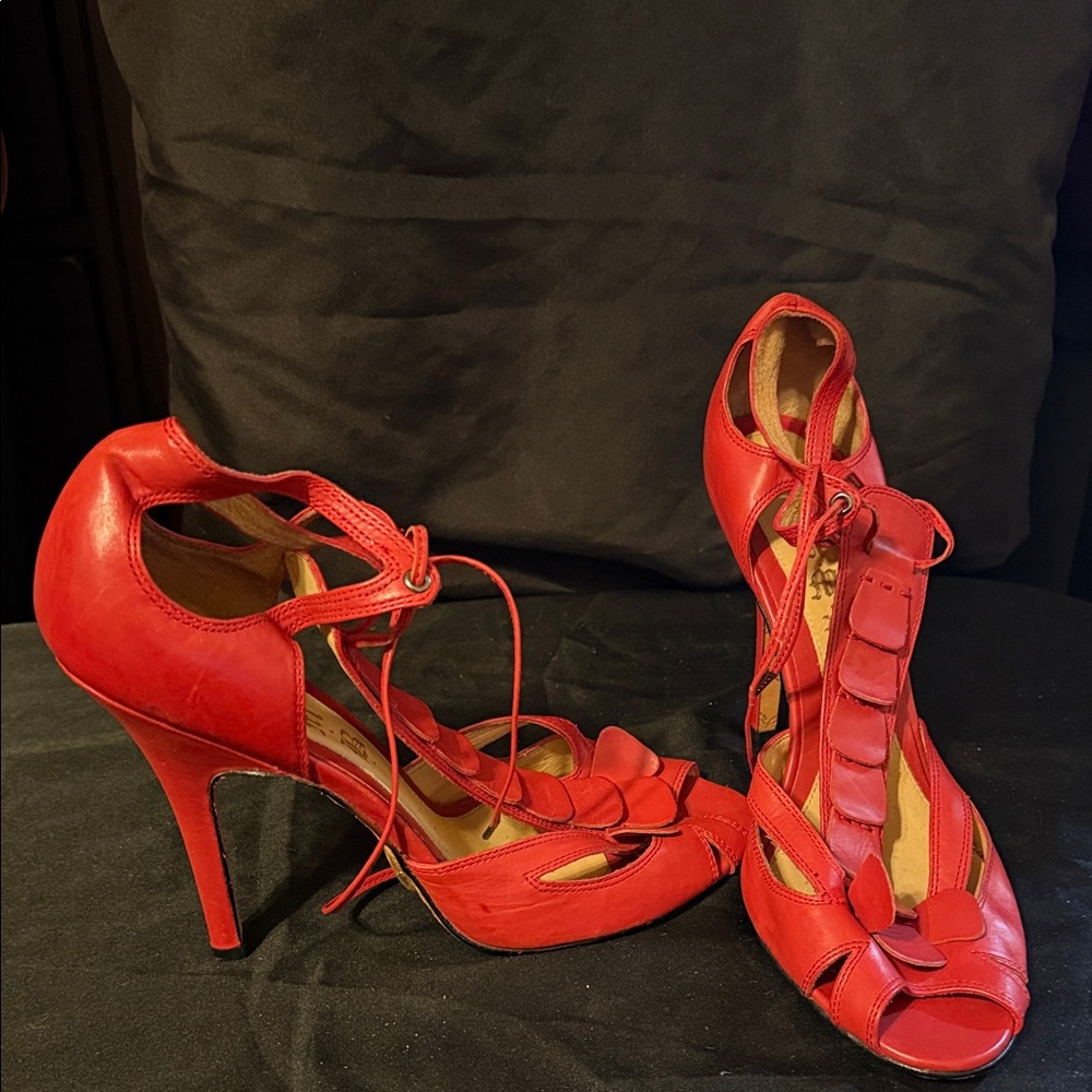 Red T-strap Peep Toe Pump - Women's Shoes. LAMB by Gwen Stephani 11M - Picture 2 of 4